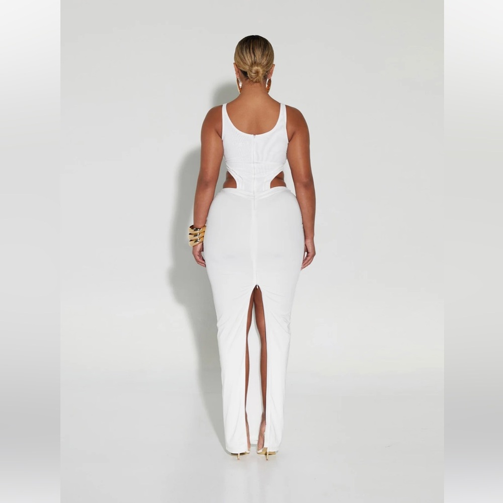 BBXBrand Sleek White Sleeveless Dress - Picture 2 of 2